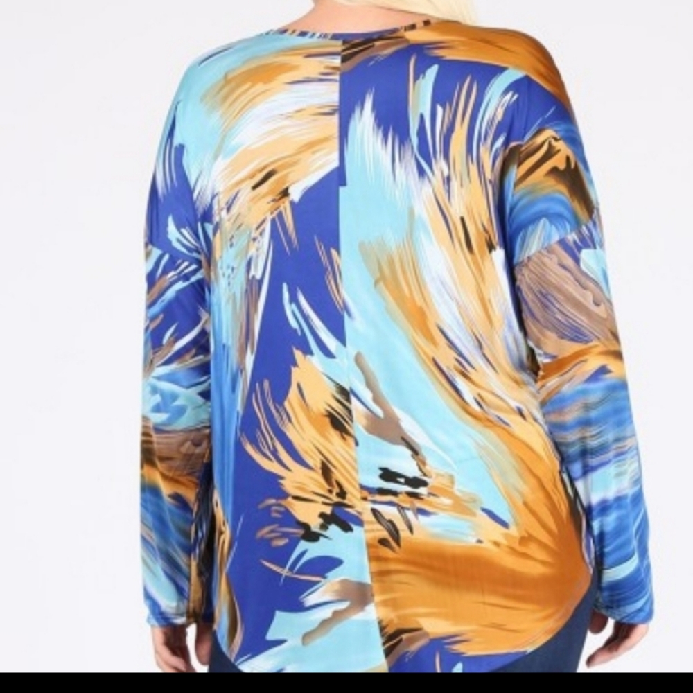 Plus Curved Hem Top - Picture 3 of 4